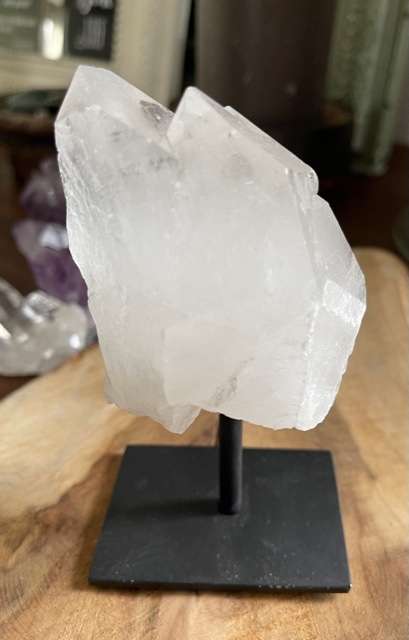 Bergkristal kluster op voet