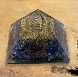 Lapis lazuli orgonite piramide