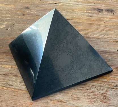 Shungiet piramide XL 18 cm
