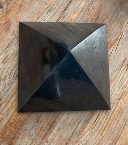 Shungiet pyramide XL 18 cm