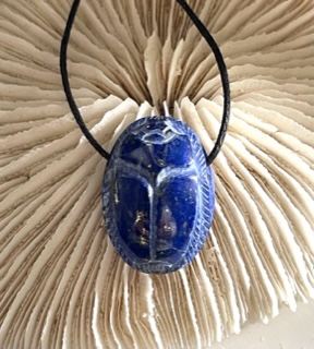 Lapis lazuli hanger scarabee