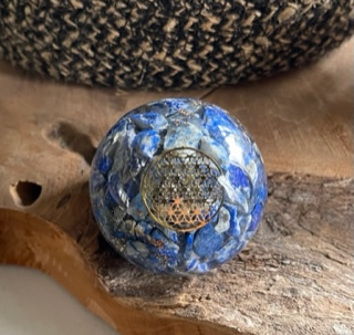 Orgonite bol lapis lazuli met levensbloem