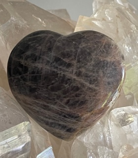 Zwarte maansteen hart 8 cm