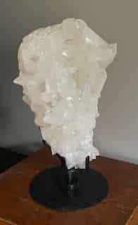 Bergkristal cluster op standaard XL
