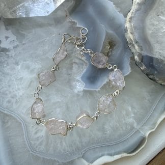 Rozenkwarts armband ruw gezet in zilver 925 gehalte