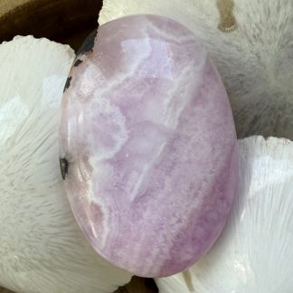 Aragoniet roze handsteen