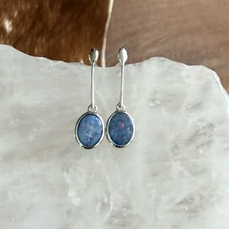 Opaal blauw oorhangers gezet in zilver 925 gehalte